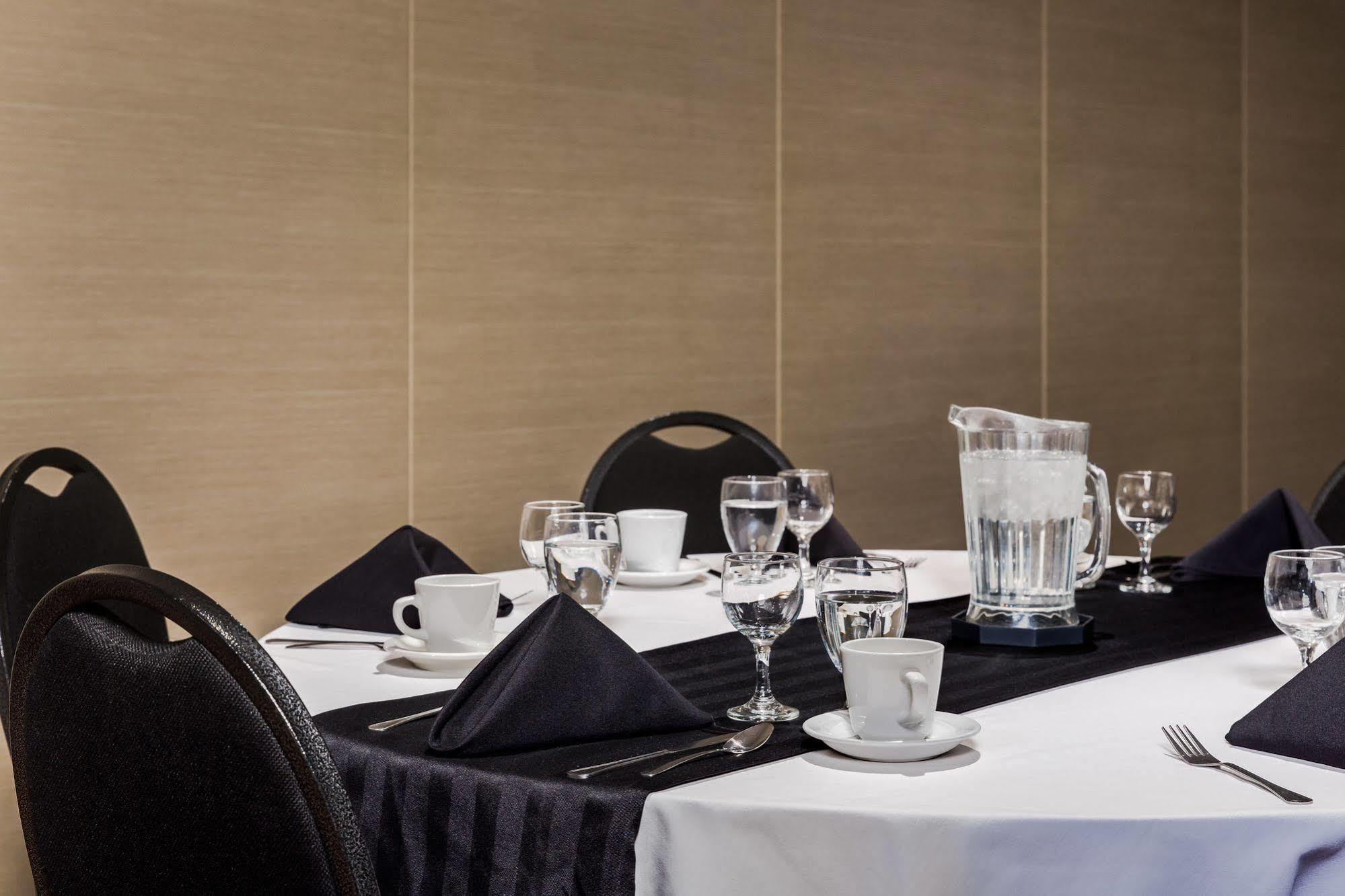 Heritage Inn Hotel & Convention Centre - מוס ג'או מראה חיצוני תמונה
